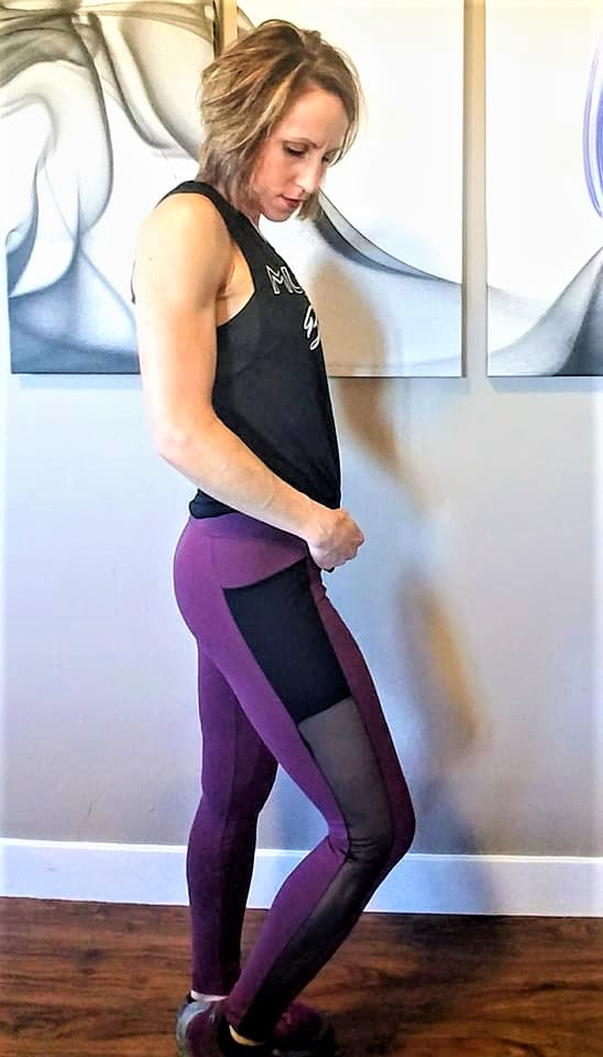 I made some new gym pants! They have a pocket and work great to hold my mic  pack or phone. Pattern: Greenstyle Tempo Tights, Fabric: Greenstyle Flight  Supplex and Yoga Flex. 