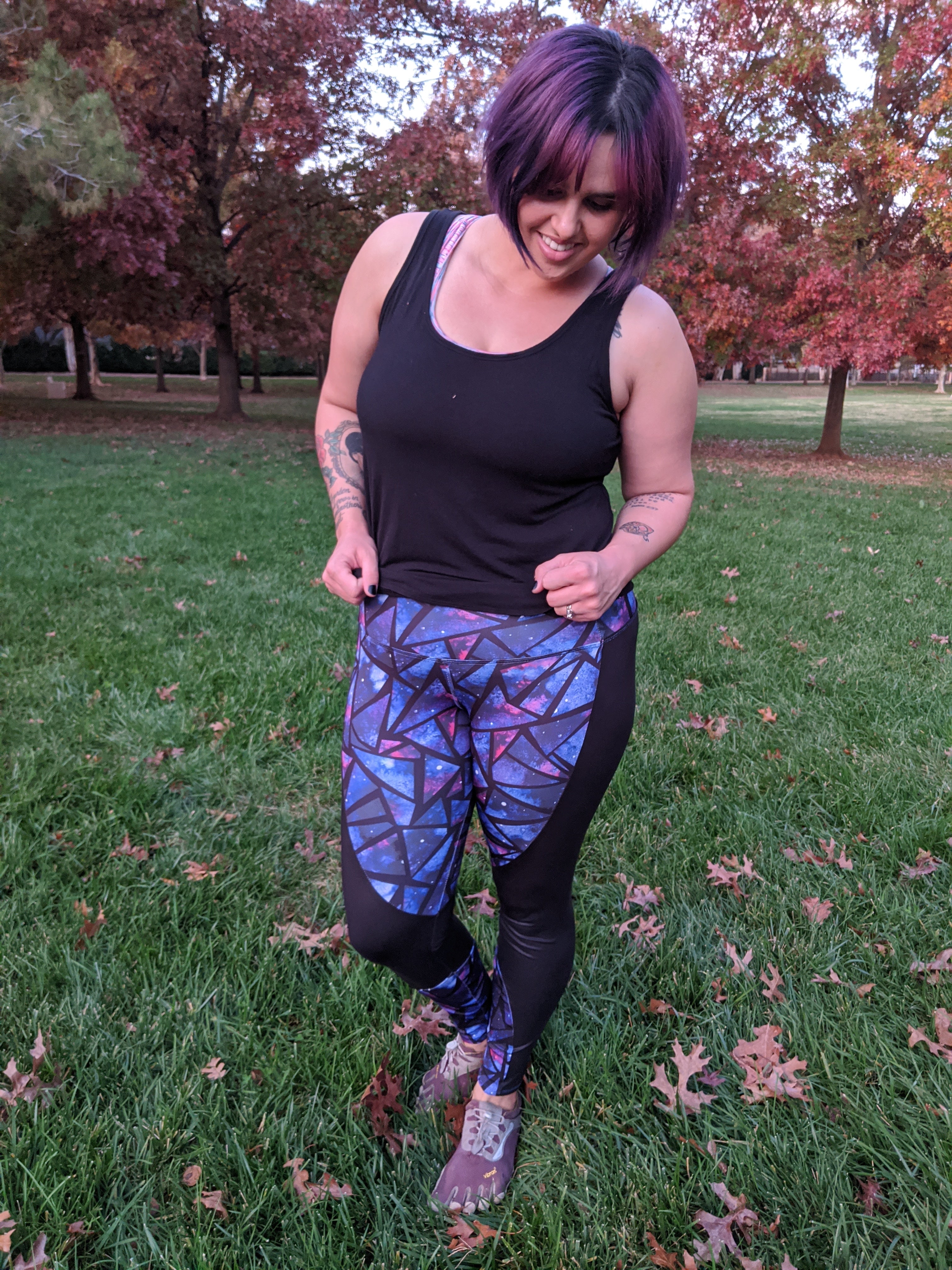 I made some new gym pants! They have a pocket and work great to hold my mic  pack or phone. Pattern: Greenstyle Tempo Tights, Fabric: Greenstyle Flight  Supplex and Yoga Flex. 
